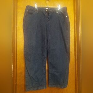 Liz Claiborne Capri Blue Jeans Relaxed And Comfy Fit , 16.5" Wide
